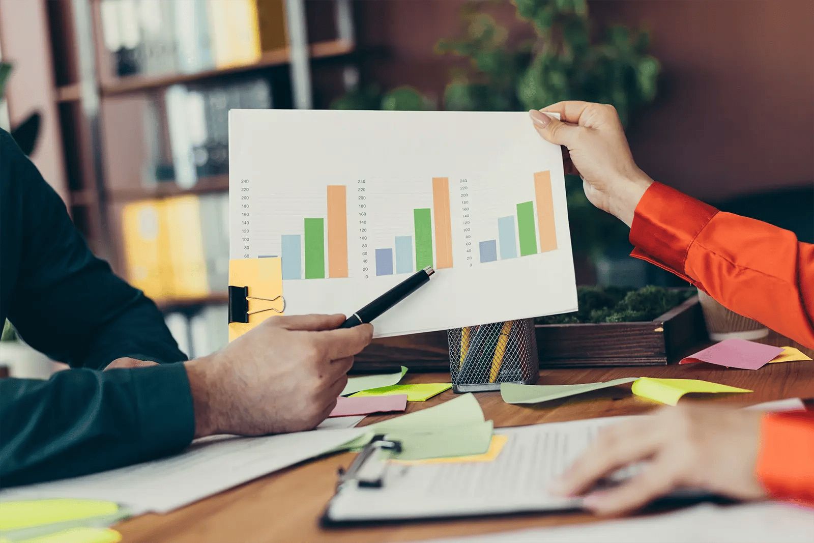 colleagues_discussing_business_growth_strategies_w-cf8bfe4bd6605fbf568c